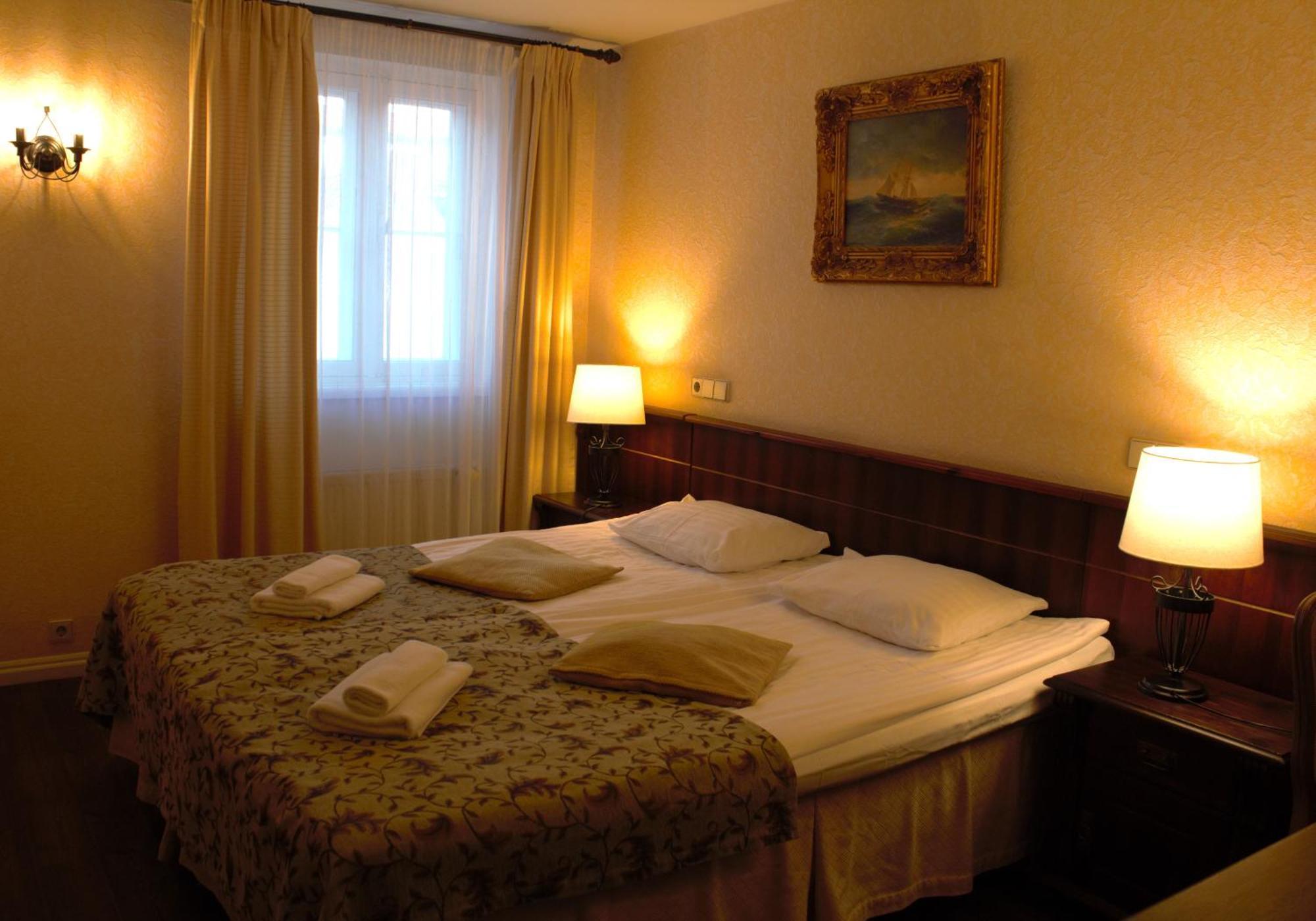 Taanilinna Hotell Tallinn Exterior foto
