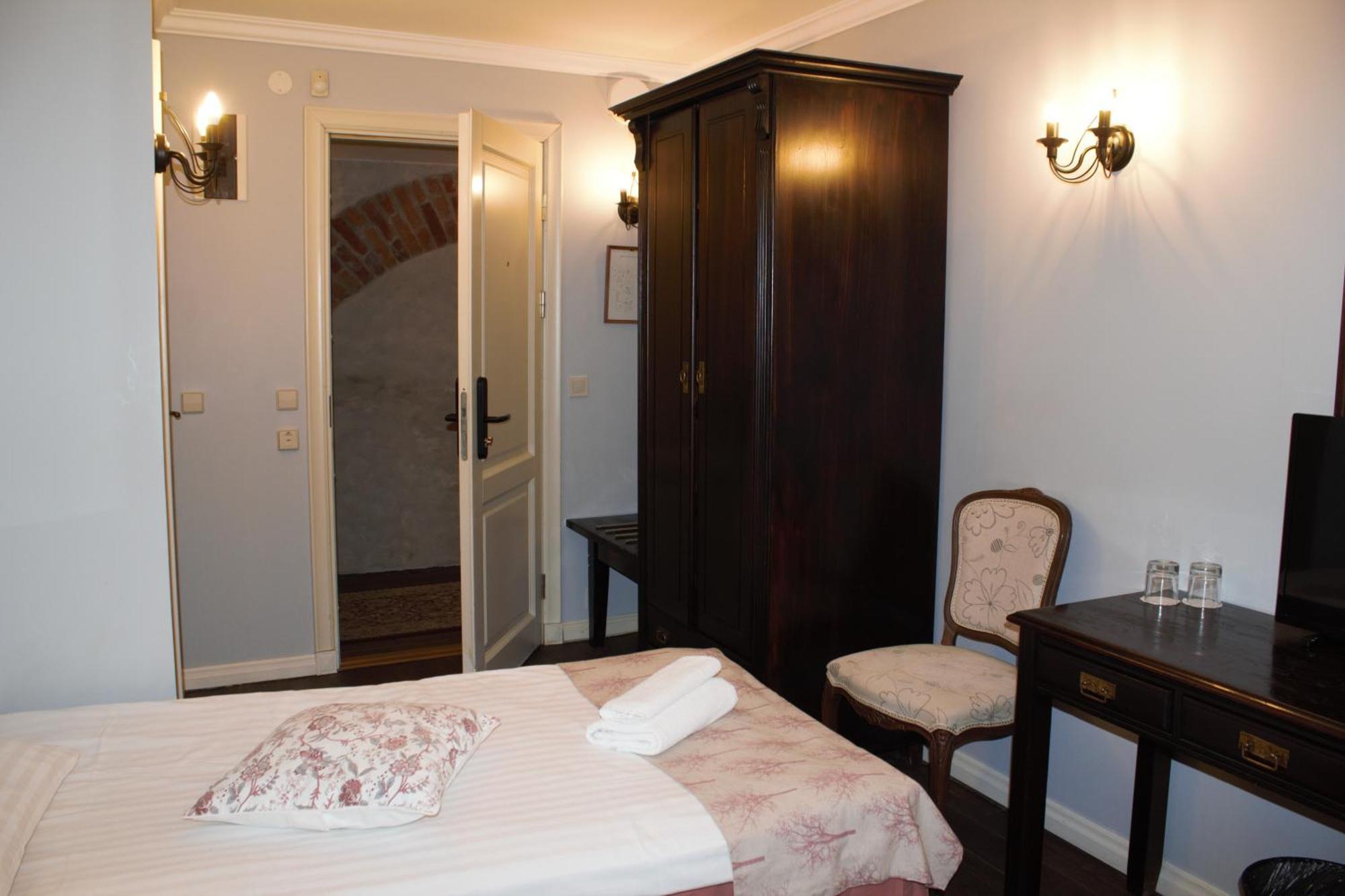 Taanilinna Hotell Tallinn Exterior foto